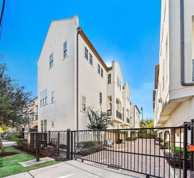 Photo - 1048 W 21st St