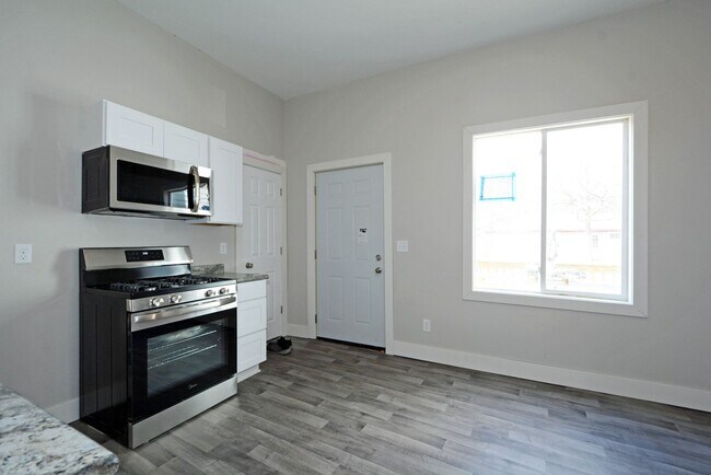 Photo - 294 Winifred St E Unidad 1