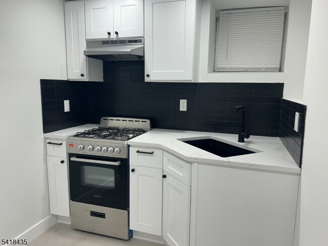 Photo - 437 Bramhall Ave