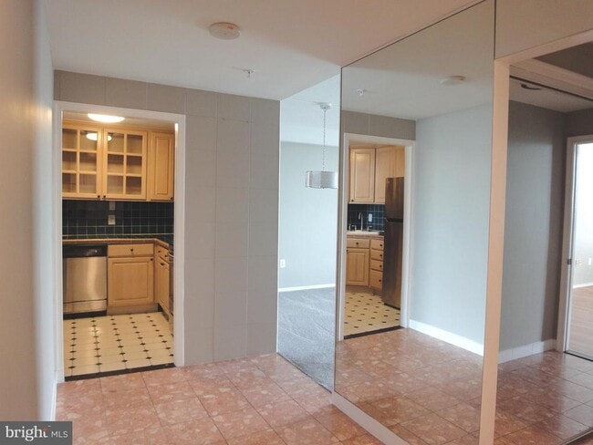 Building Photo - 28 Allegheny Ave Unit 1707 Rental