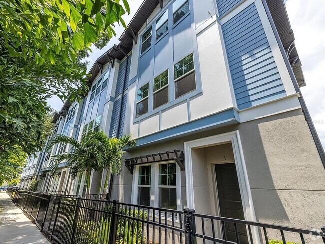 Building Photo - 3120 W Azeele St Rental