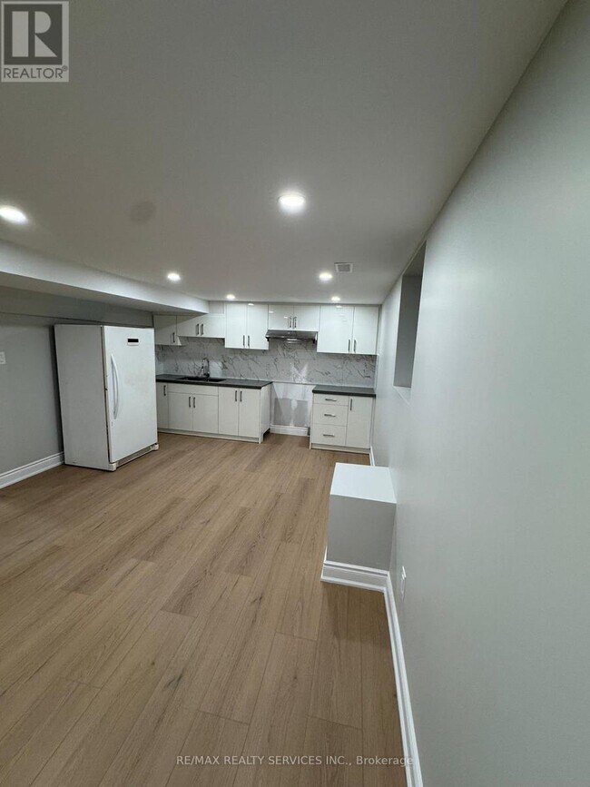 Photo - 41 MacLaren Ave