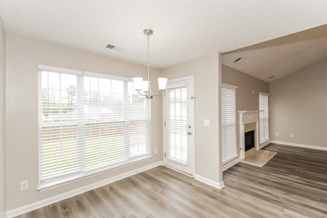 Photo - 20 Tavern Green