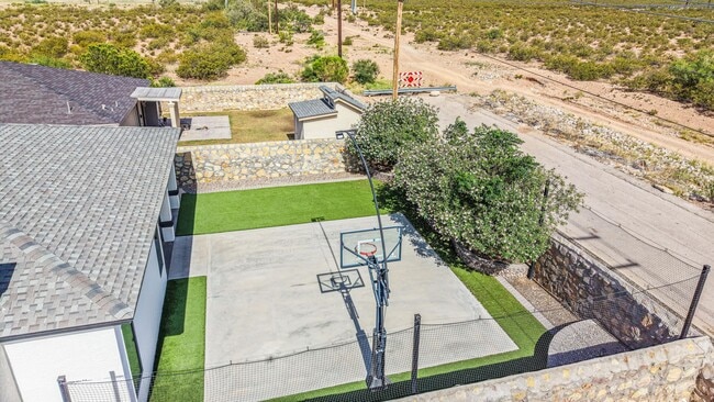 Photo - We have a beautiful home fully furnished with 4 bedroom-2 baths