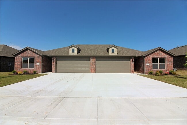 Photo - 411 Barbet Dr