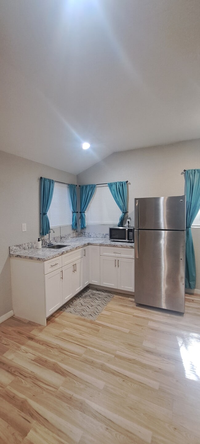 Photo - 3505 N 72nd St Unidad 1