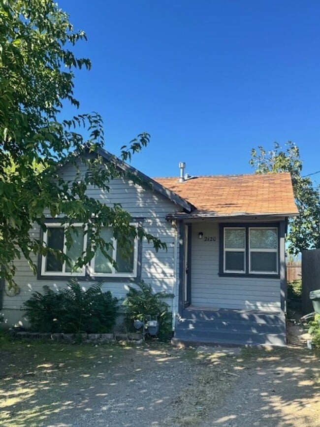 Building Photo - 2120 Gold St Unit 1