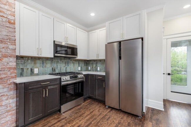 Photo - 719 Gladstone Ave