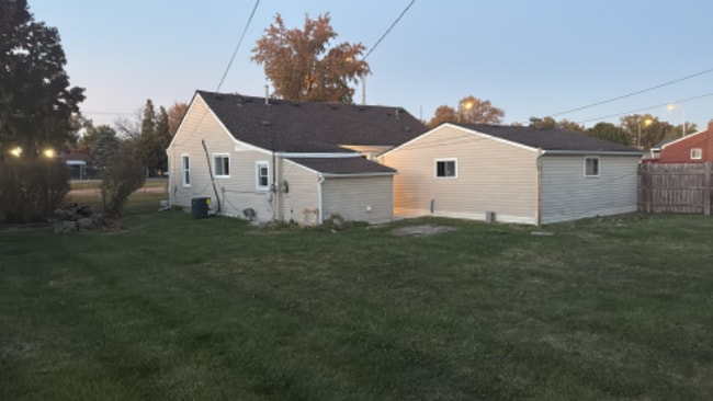 Photo - 28025 Warren Rd