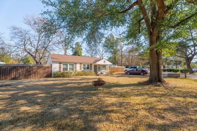 Building Photo - 104 Sharyn Ln