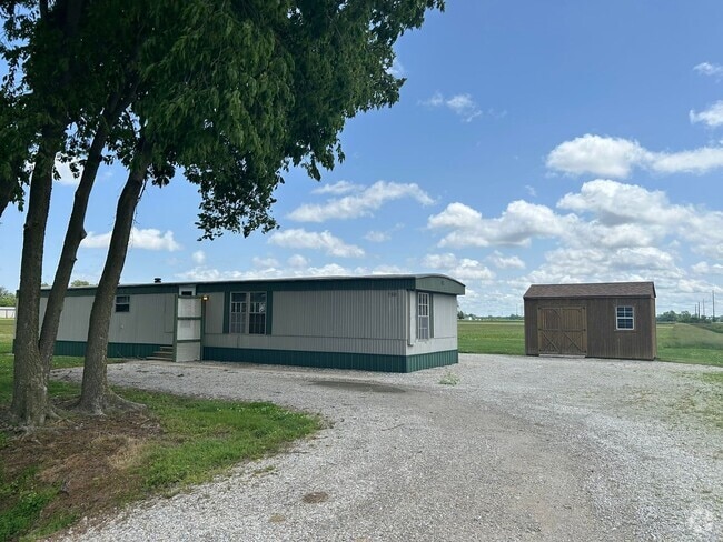 Building Photo - 2 Bed 2 Bath Mobile Home Sitting On 1 Acre