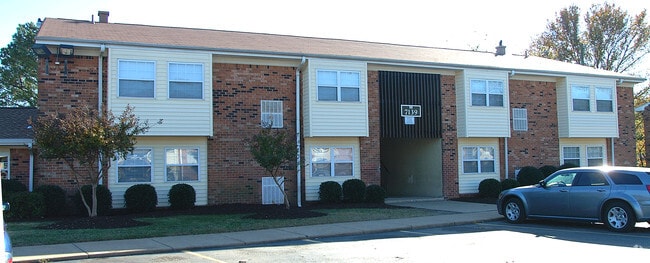 Building Photo - Berkley Square Apartments