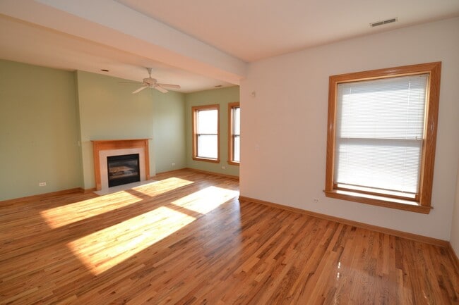 Photo - Pet Friendly 3 Bed 2 Bath Top Floor Unit Unit 974 - 3