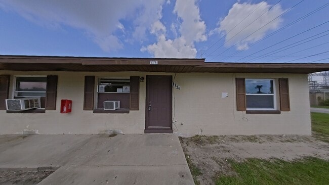 Building Photo - Nice and Cozy 2 Bed/1 Bath Apartment