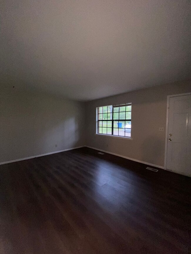 Photo - 904 Carson Ln SW