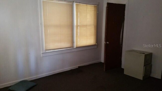 Photo - Cozy 3 bedroom, 1 bath for rent near downt... Unit A