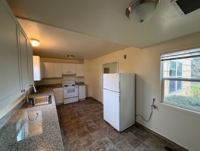 Photo - Charming 4 Bedroom ~ 1 Bathroom Home in Southeast Corvallis