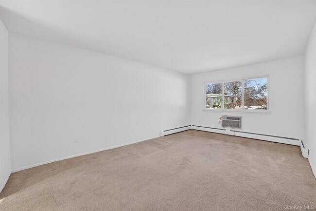 Photo - 126 Coachlight Square