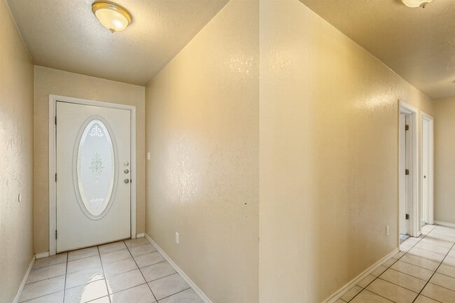 Photo - 119 Encino Dr