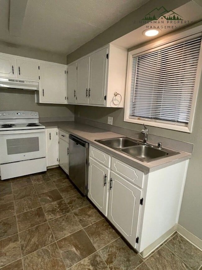 Photo - 2021 Amirante St Unit 2021 Amirante St