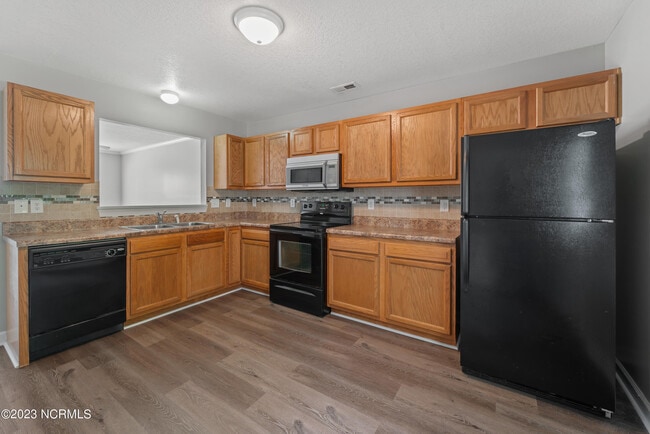 Photo - 1102 Springwood Dr