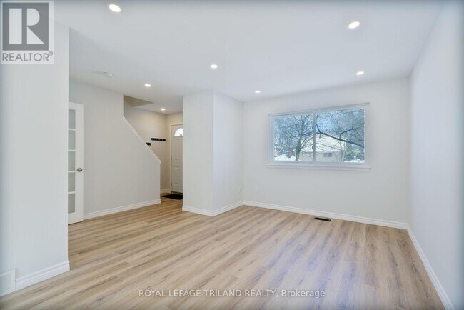 Photo - 825 Dundalk Dr