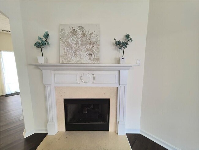 Photo - 619 Kenridge Way