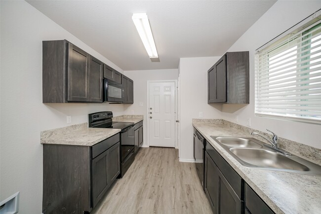 Photo - 219 Blue Crane St