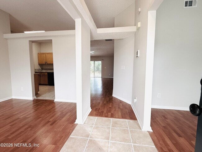 Photo - 8713 Star Leaf Rd N