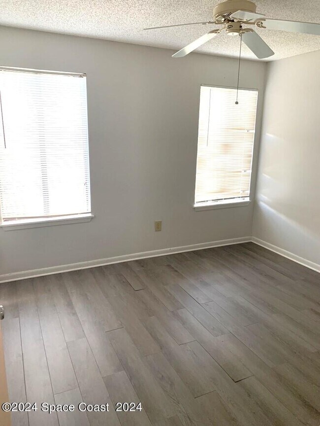 Photo - 3575 Sable Palm Ln Unidad C