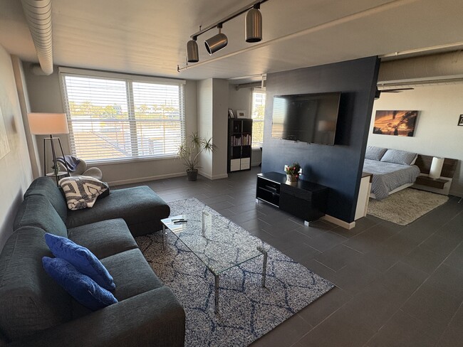 Sala de estar - 535 W Thomas Rd Unidad 403