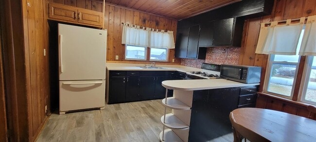 Photo - 2815 N Shore Dr