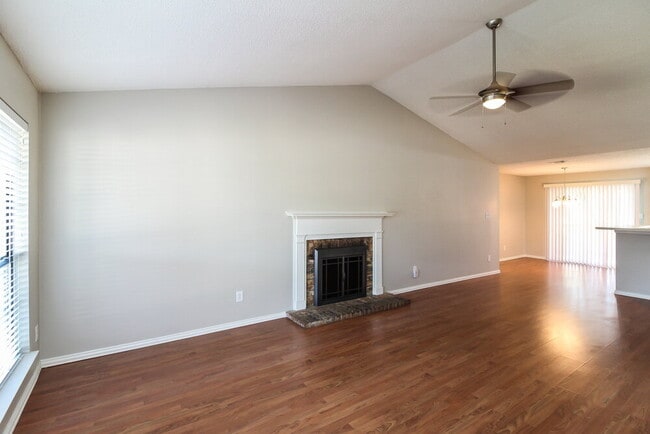 Photo - 2534 Bentley Dr