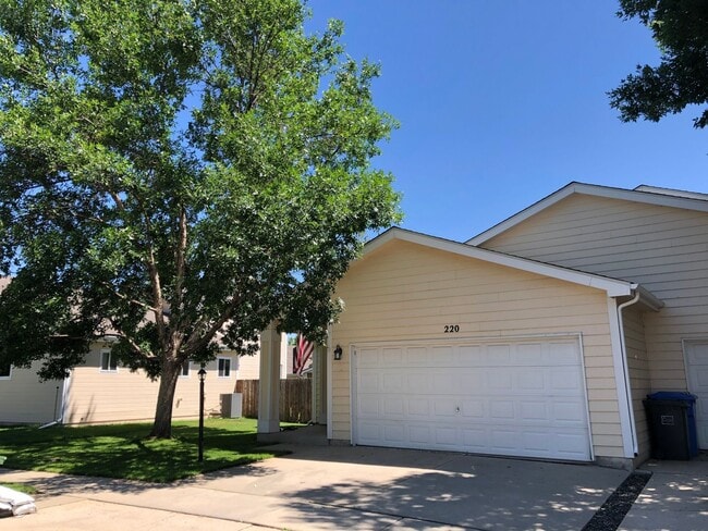 Building Photo - 3 Bed 2 Bath Townhome in Central Loveland