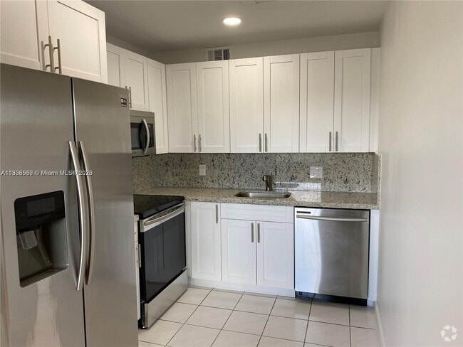 Building Photo - 18101 NW 68th Ave Unit 101 Rental