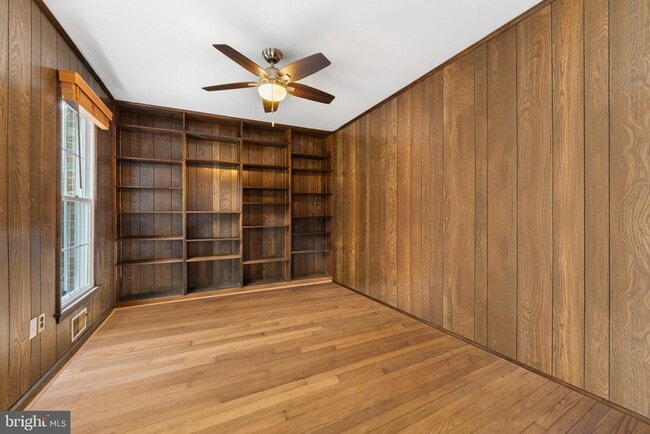 Photo - 9 Snug Hill Ct