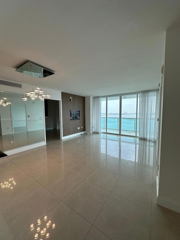 Photo - 1800 N Bayshore Dr