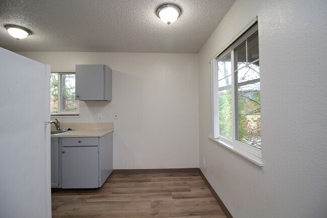 Photo - 5704 SW Beaverton Hillsdale Hwy Unidad 5