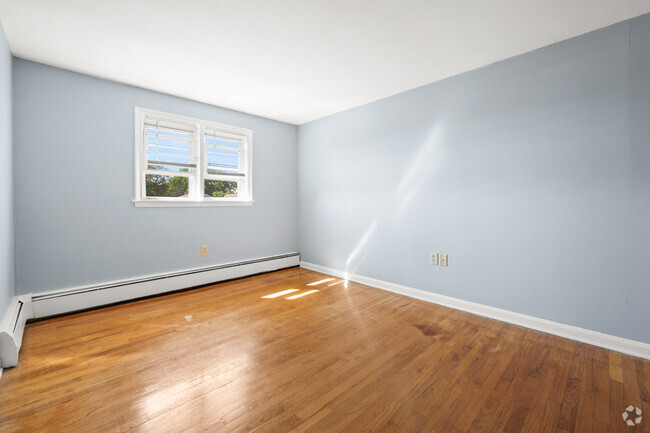 Building Photo - 38 Deerfield Ct Unit b Rental