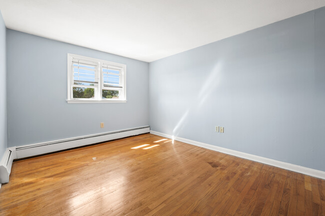Photo - 38 Deerfield Ct Apartments Unit b