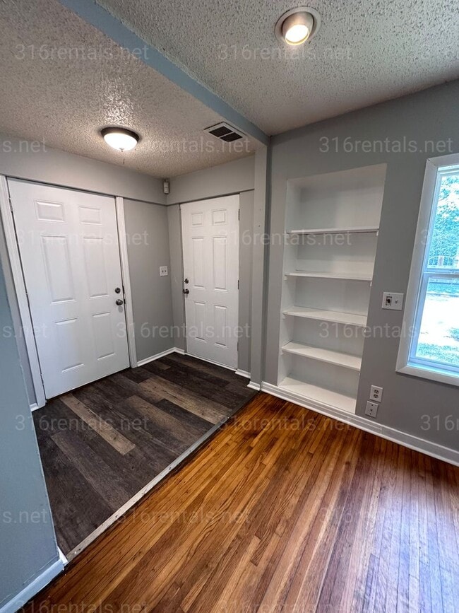 4722-4724 E 8th St N - 4724 E 8th St N