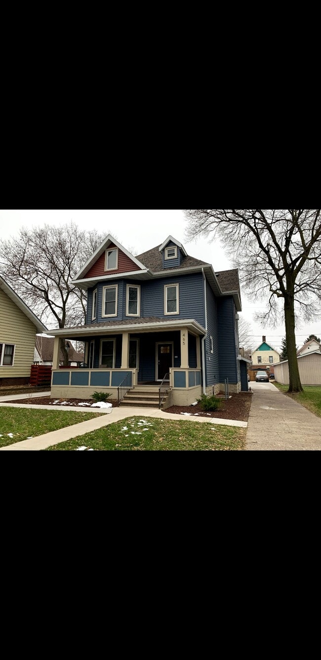 Building Photo - 465 W 5th St Unit 3 Rental