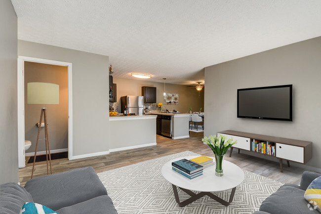 Living Area - Estates at Brentwood Lake Rental