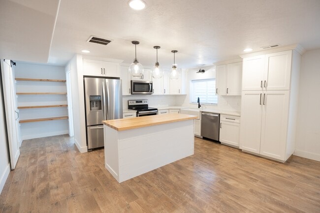 Building Photo - 154 S Quivira Ln