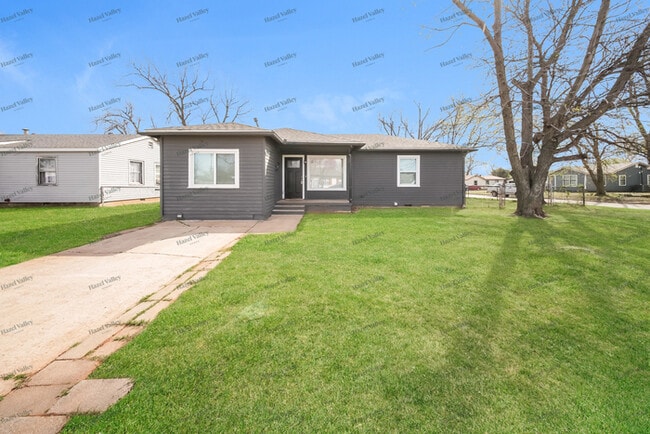 Building Photo - 3049 SE 18th Pl