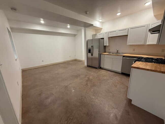 Photo - 413 E 8th Ave Unit #2