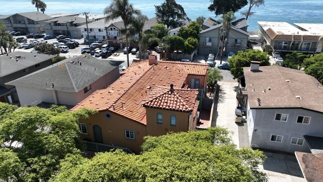 6636 Del Playa Dr Unidad A