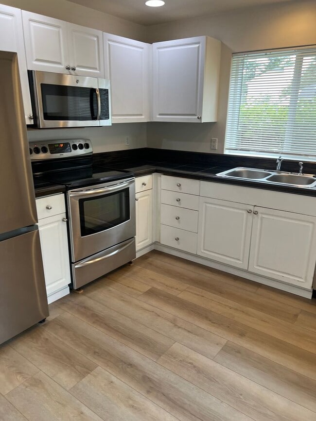 Photo - Corner lot home Maple Valley!