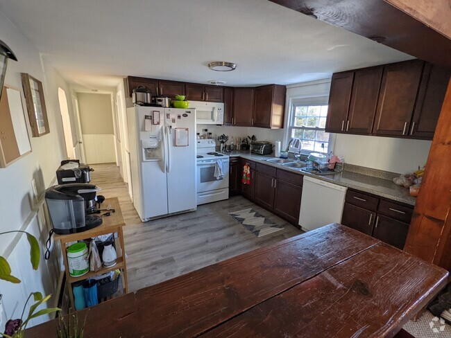 Building Photo - House for Rent - Sixteen Acres
