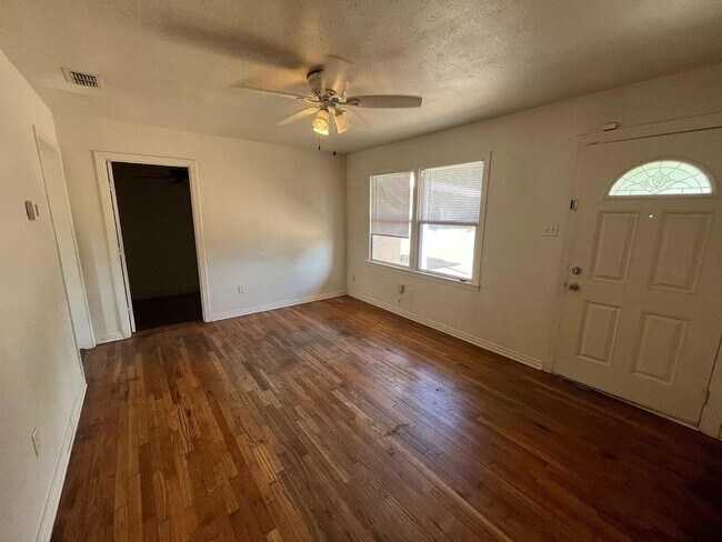 Photo - 4601 32nd St